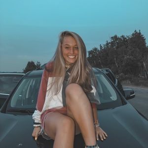 Meet your Posher, Caroline